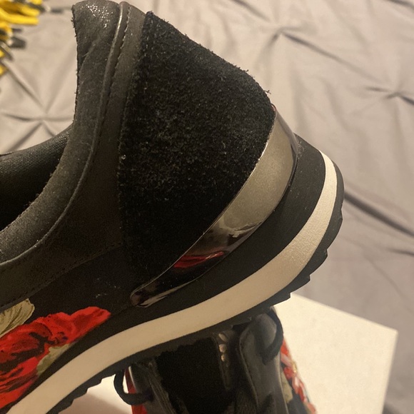 Like new Yellow Box shoes - Picture 6 of 7